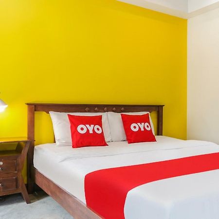 Готель Oyo 233 Sunshine House Чіангмай Екстер'єр фото