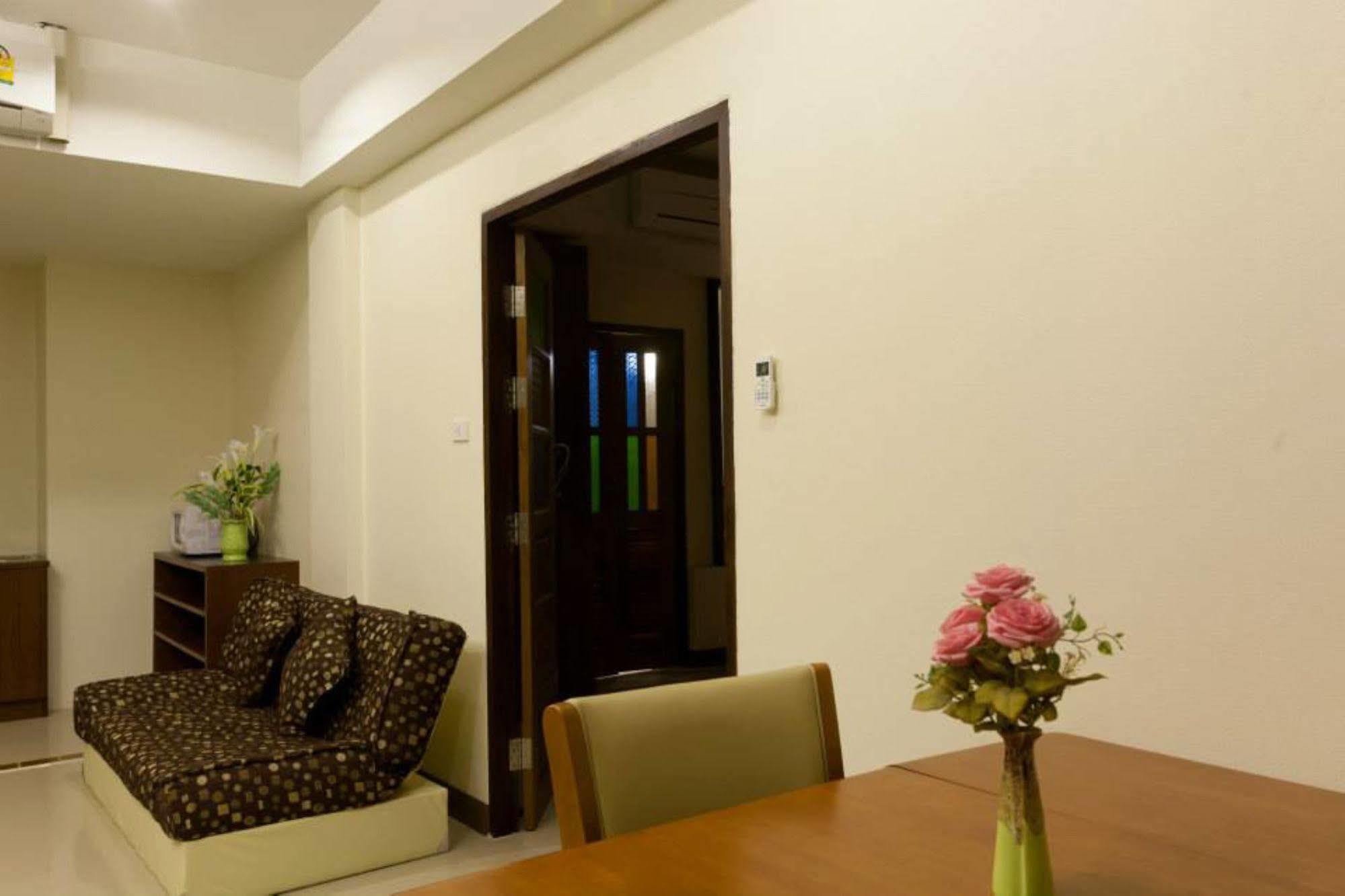 Готель Oyo 233 Sunshine House Чіангмай Екстер'єр фото