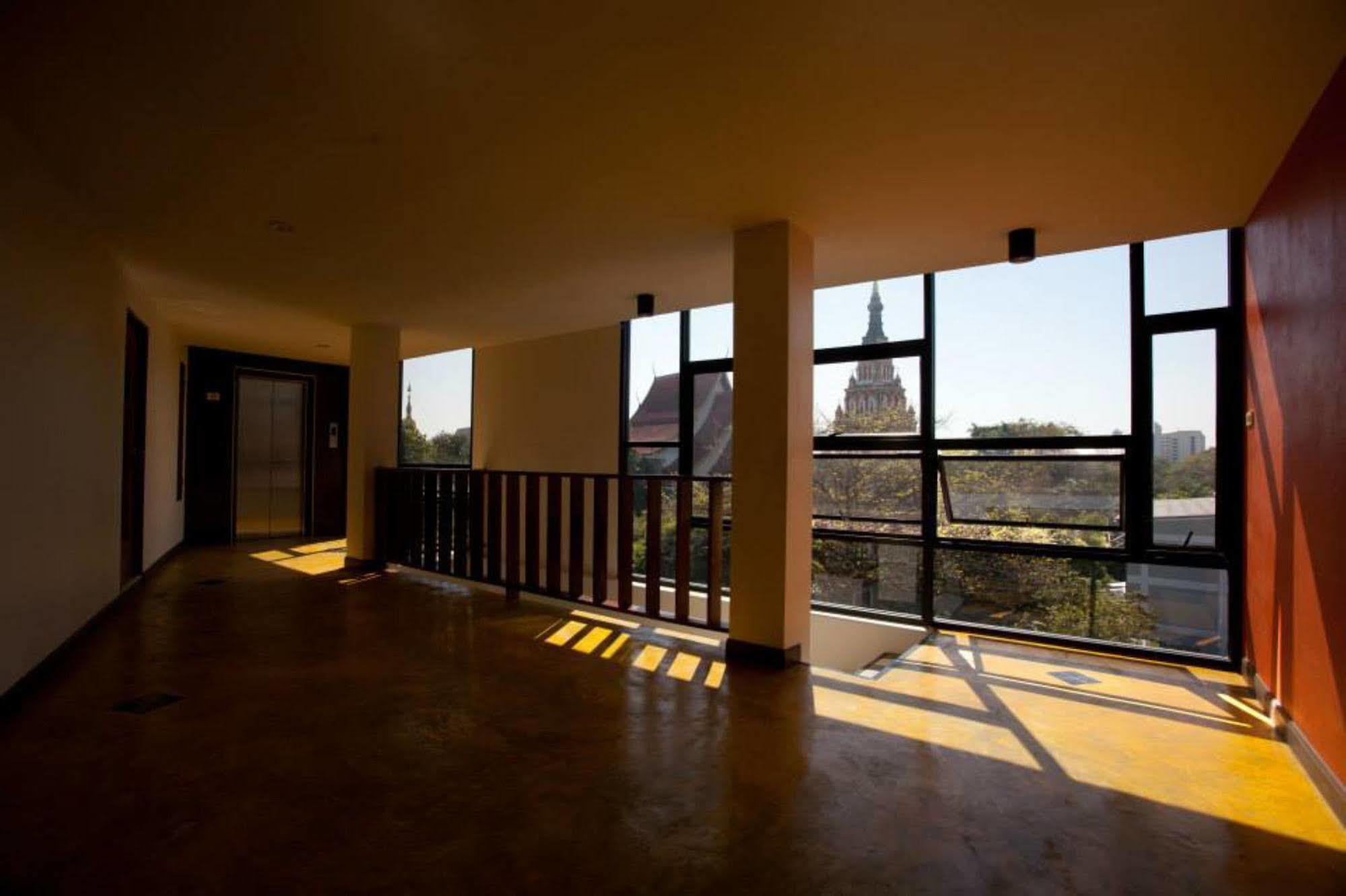 Готель Oyo 233 Sunshine House Чіангмай Екстер'єр фото