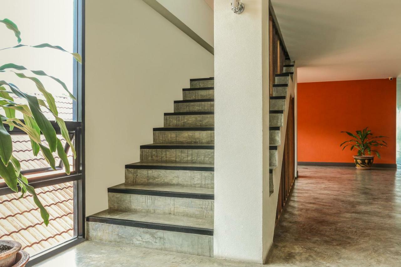 Готель Oyo 233 Sunshine House Чіангмай Екстер'єр фото